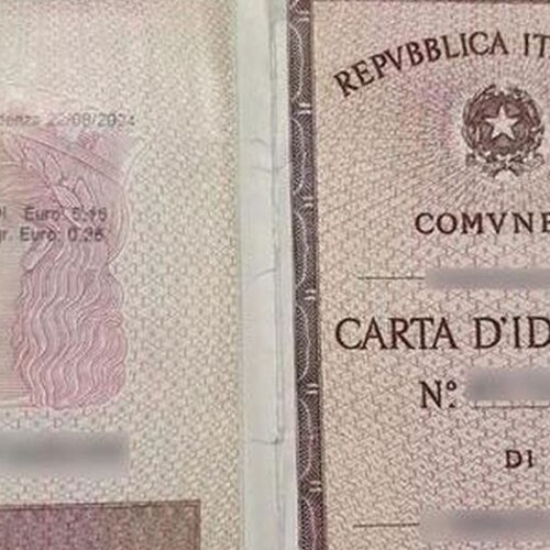 Bari, Gdf sequestra 196 carte d’identità in bianco: erano destinate alla criminalità albanese