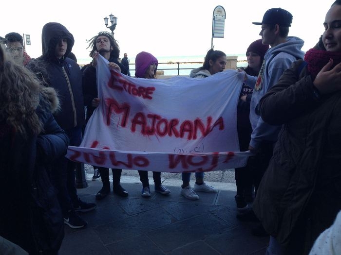 Bari, gli studenti del Majorana interrompono la protesta: l’impianto di riscaldamento verrà riparato a breve