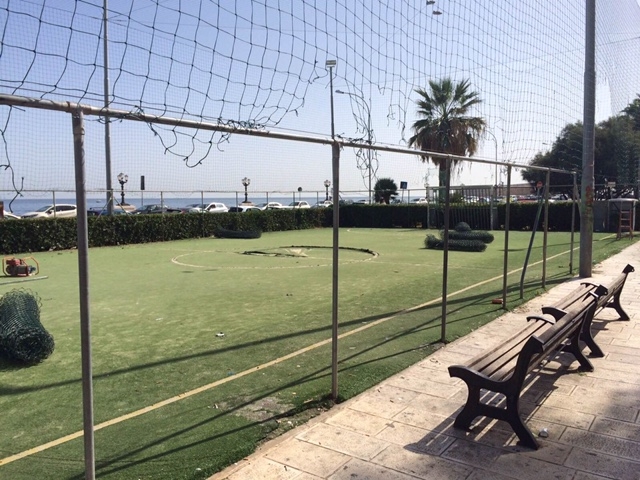 Bari: i campetti di calcio sotto la muraglia saranno riqualificati in 30 giorni