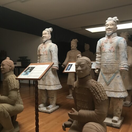 Bari, i Guerrieri di terracotta dell’Imperatore cinese QIN si spostano nell’Officina degli Esordi