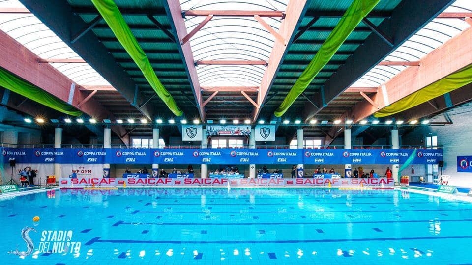 Bari, i volontari di Retake organizzano un flashmob per ripulire lo Stadio del Nuoto