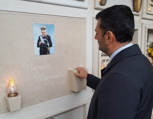 Bari, ignoti danneggiano la lapide dell’ex comandante Marzulli: sesto episodio in due mesi e mezzo