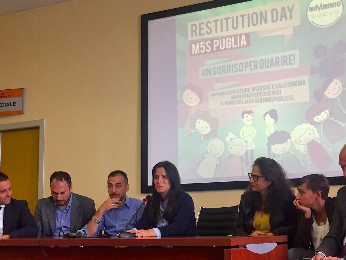 Bari, il M5S presenta il primo intervento grazie al taglio degli stipendi. Il governatore Emiliano anticipa la sua visita