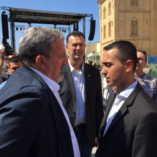 Bari, il ministro Luigi DI Maio visita la Fiera del Levante: selfie e strette di mano tra gli stand