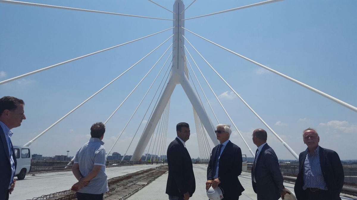 Bari, il ponte asse Nord-Sud è quasi completato. Decaro:’Quest’opera ci collega con il futuro’ (VIDEO)