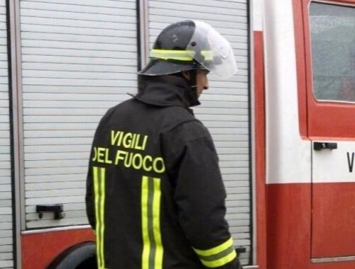 Bari, incendio in uno studio dentistico di Corso Mazzini: intervengono i vigli del fuoco