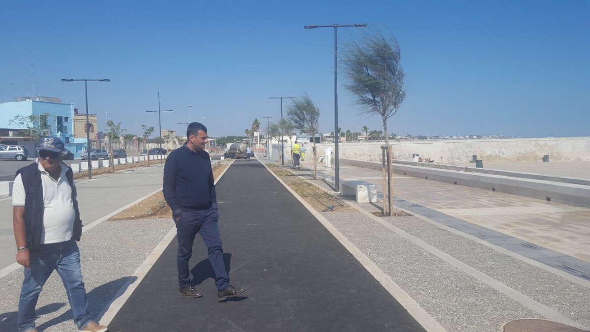 Bari, liberata dal cantiere la prima spiaggia del waterfront