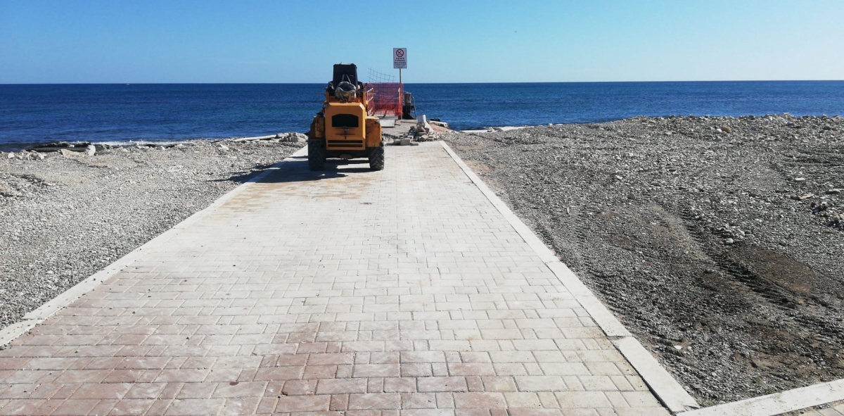 Bari, manutenzione delle spiagge: partiti gli interventi sul waterfont San Girolamo e a Torre Quetta