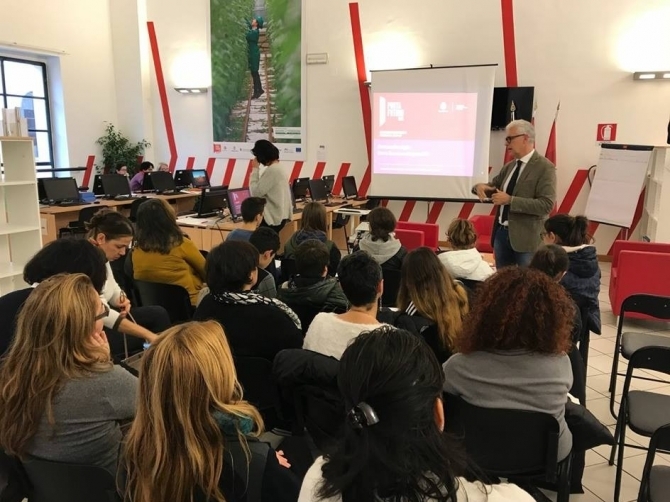 Bari, Microcredito aiuta imprenditori under 29 ad avviare cinque nuove attività: ‘Progetto che dà una chance ai giovani’