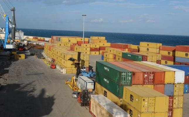 Bari: militari sequestrano container con 342mila siringhe contraffatte al porto