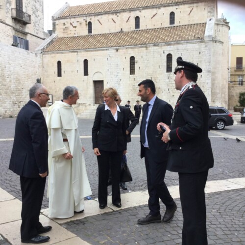 Bari: ministra Pinotti visita la Basilica di San Nicola e la Caserma Briscese