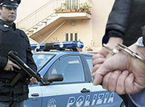 Bari, molestava la figlia e minacciava i familiari: arrestato 55enne