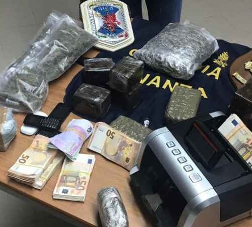 Bari, nascondeva quattro quintali di droga in un magazzino: arrestato 52enne
