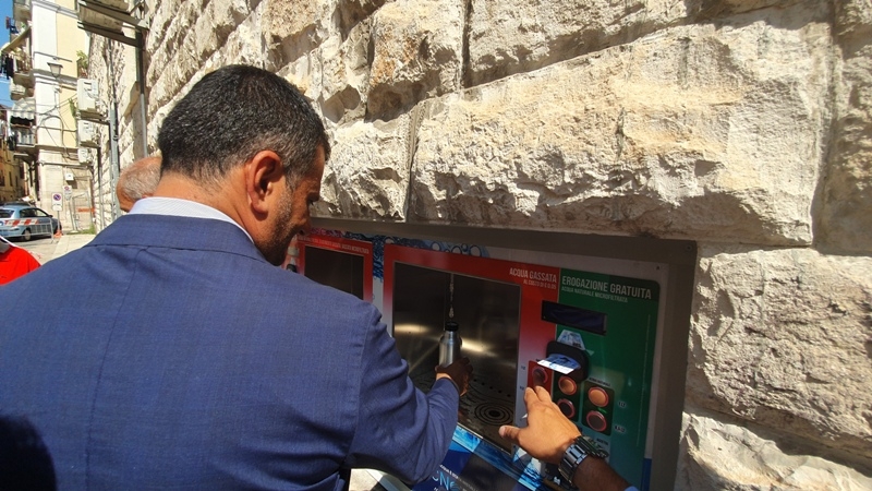 Bari, nella città vecchia nasce la quarta casa dell’acqua. Decaro: ‘Un risparmio economico e anche ambientale’