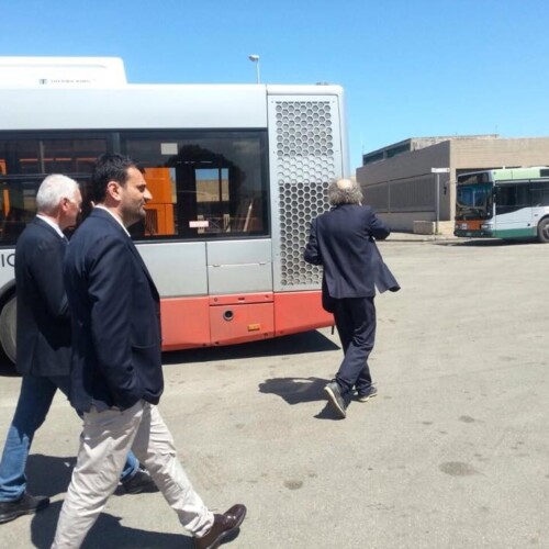 Bari: nuove misure di sicurezza sui mezzi Amtab, Decaro viaggia sugli autobus