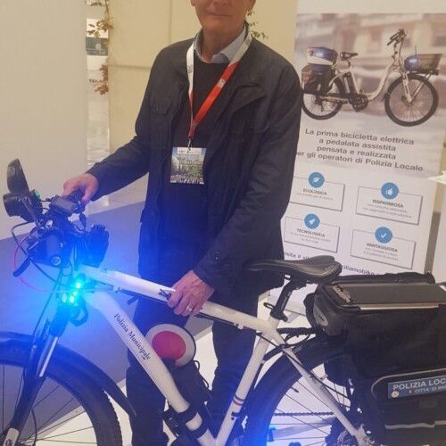Bari, otto bici elettriche per gli agenti della Polizia municipale: saranno utilizzate nelle aree pedonali