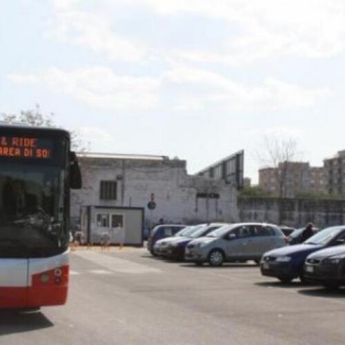 Bari: Park&Ride potenziati e servizio taxi speciale per le festività di Natale 2015