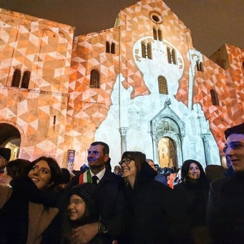 Bari, partiti i festeggiamenti in onore di San Nicola: fiaccolata e fuochi d’artificio nella città vecchia