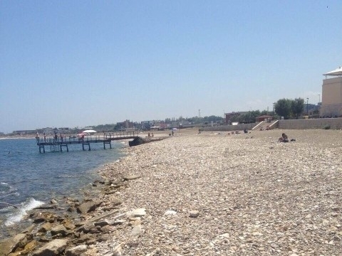Bari, partito il piano straordinario di pulizia delle spiagge: rimozione di rifiuti quotidiana fino al 15 settembre