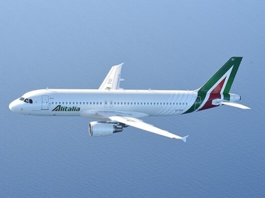 Bari, paura su un volo proveniente da Milano: aereo colpito da un fulmine