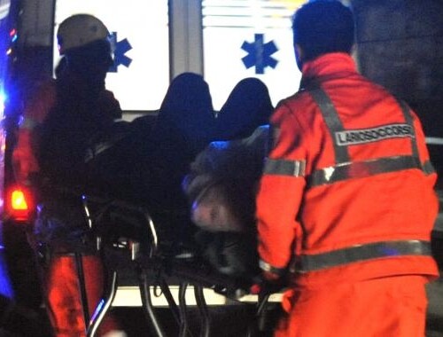 Bari: per una sigaretta lo pestano a sangue