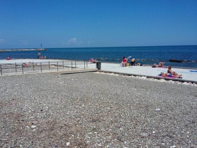 Bari, picchiarono selvaggiamente un 15enne in spiaggia: cinque arresti