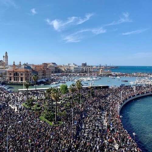 Bari, più di 200mila persone per le Frecce Tricolori: grande festa in onore di San Nicola