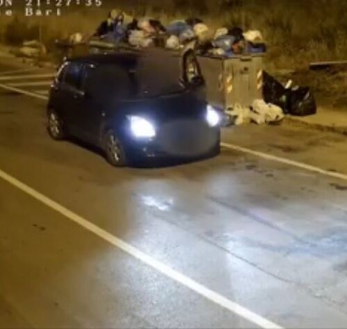 Bari, raffiche di multe per abbandono dei rifiuti: 62 sanzioni tra maggio e giugno. Decaro:’Fate schifo, vergognatevi'(VIDEO)