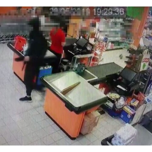 Bari, rapina un supermercato e fugge: donna fa arrestare il malvivente