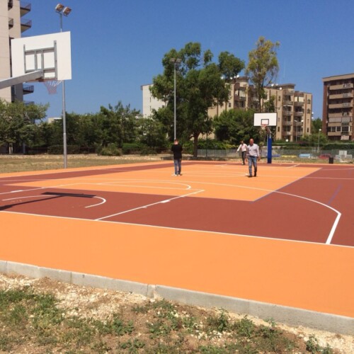 Bari, riapre il giardino di via Suglia: campo da basket e aree per cani a disposizione dei cittadini