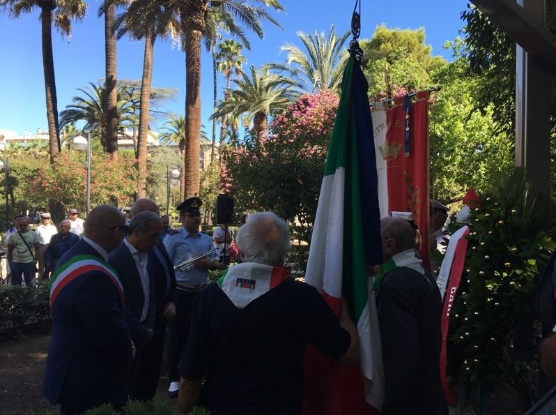 Bari ricorda le vittime della strage di via Niccolò Dell’Arca: cerimonia di commemorazione in piazza Umberto