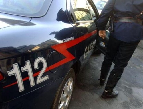 Bari, rompono il vetro e tentano di rubare un’auto: due arresti