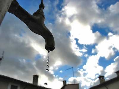 Bari, rottura condotta idrica: stop all’erogazione di acqua in alcune zone della città