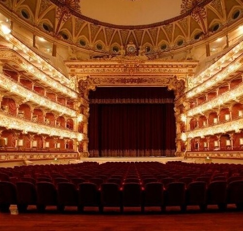 Bari, ruba portafogli da un camerino: arrestato vigilante del teatro Petruzzelli