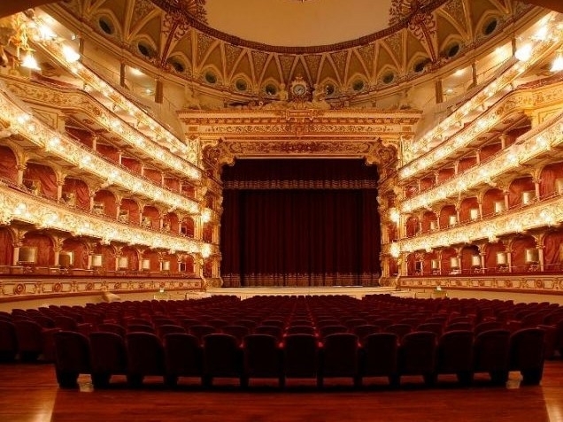 Bari, ruba portafogli da un camerino: arrestato vigilante del teatro Petruzzelli