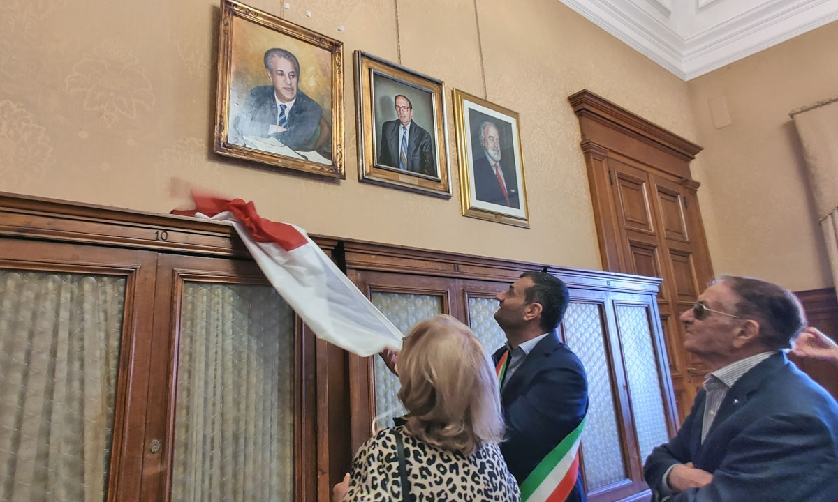 Bari, scoperto il ritratto dell’ex sindaco Luigi Farace