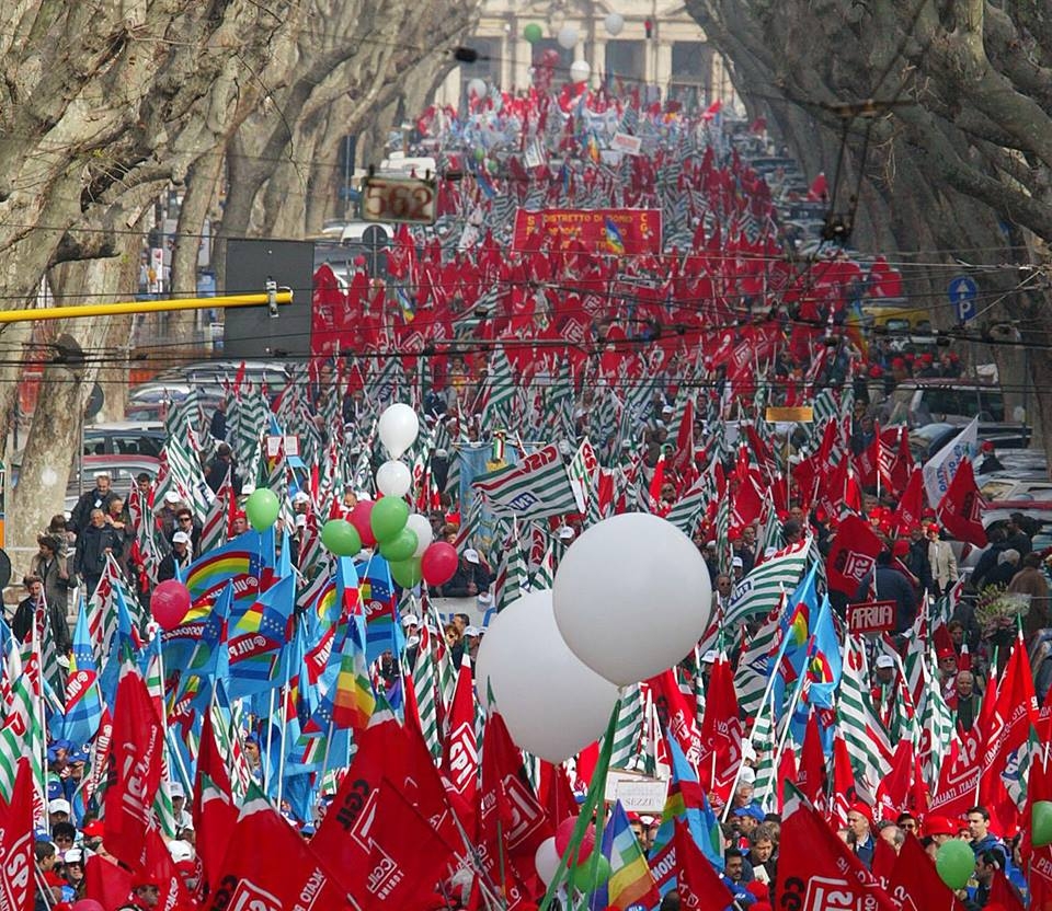 Bari, sit it dei ‘Nastrini rossi’: i docenti pugliesi protestano contro i trasferimenti al Nord