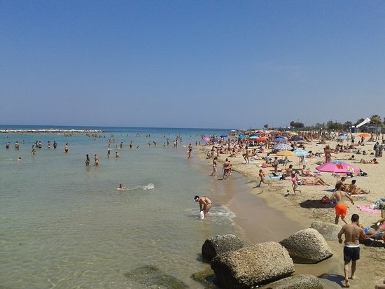 Bari, sulla spiaggia di Pane e Pomodoro al via le attività della rete civica urbana di Madonnella