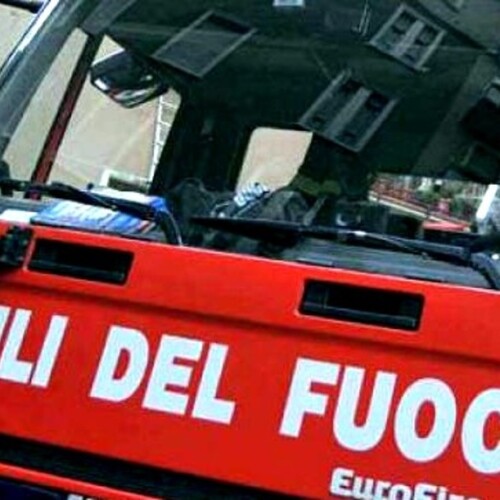Bari, tir si ribalta sulla statale 100: circolazione bloccata e traffico in tilt