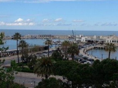 Bari, torna il mercatino dell’antiquariato in piazza Eroi del Mare