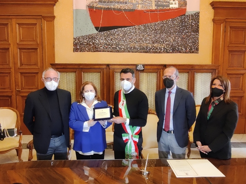 Bari, un riconoscimento per la dottoressa Antonella Spica: ha effettuato 25mila vaccinazioni anti Covid