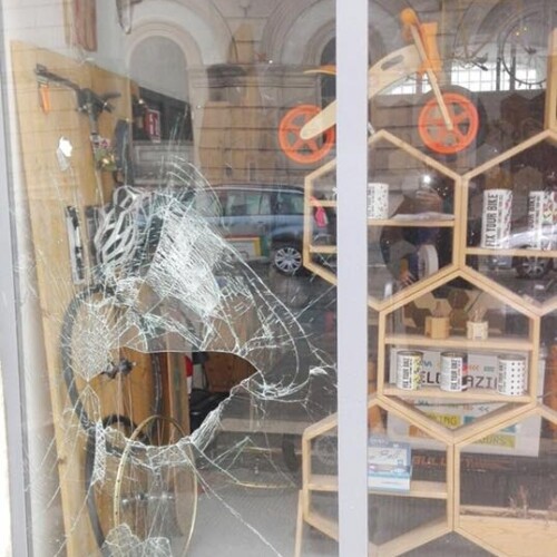 Bari, velostazione presa di mira dai ladri: ennesimo furto nella notte