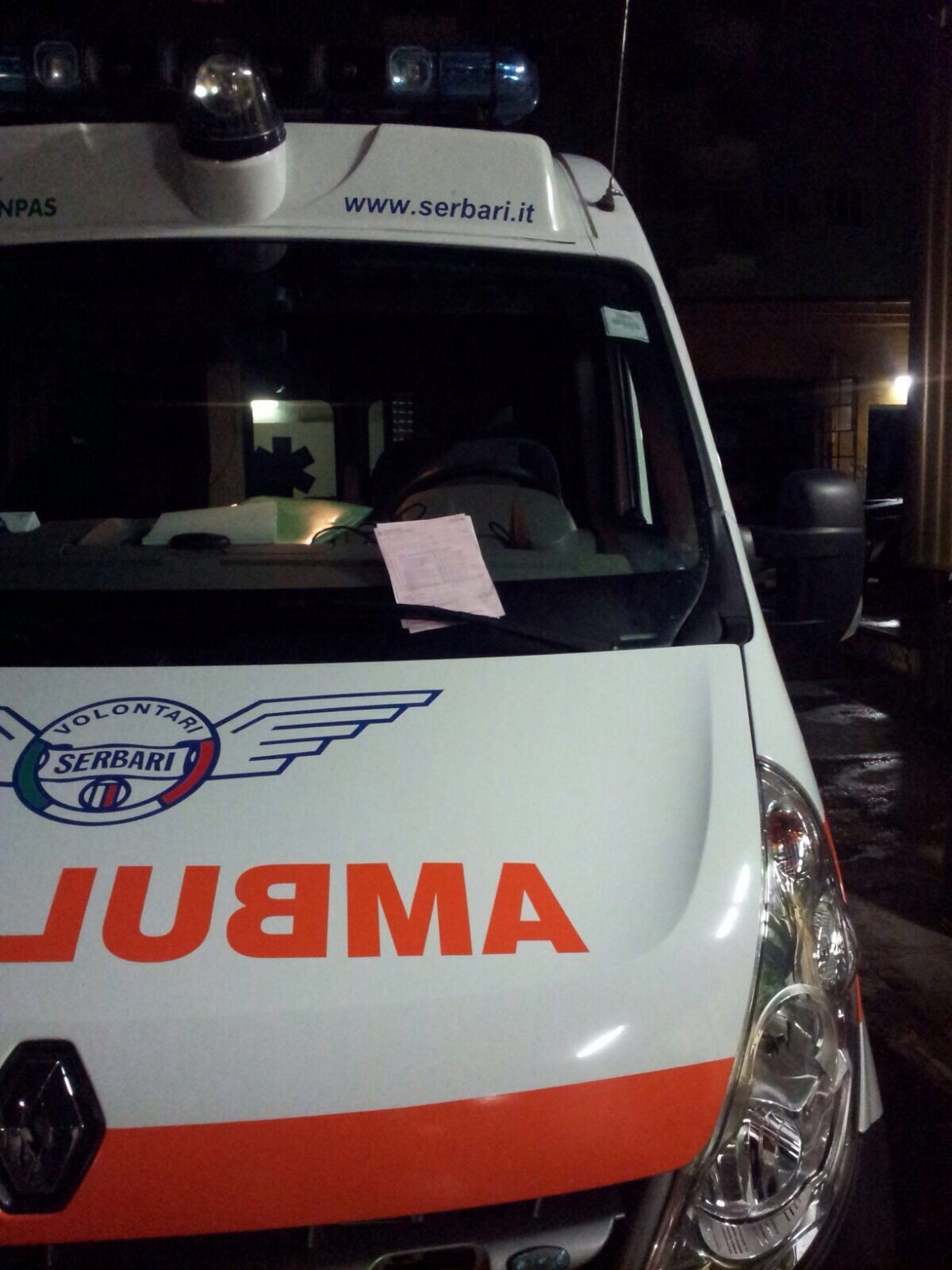 Bari: vigile urbano multa un’ambulanza mentre i sanitari sono impegnati a soccorrere un paziente
