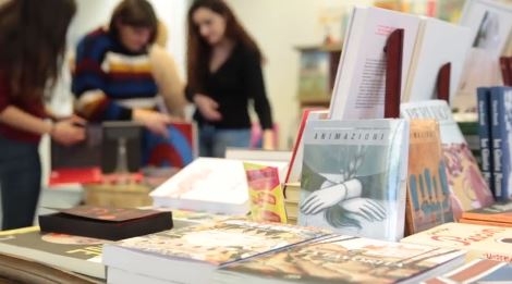 Bari, l’Officina degli esordi si espande: una libreria e una sala di registrazione a disposizione dei giovani