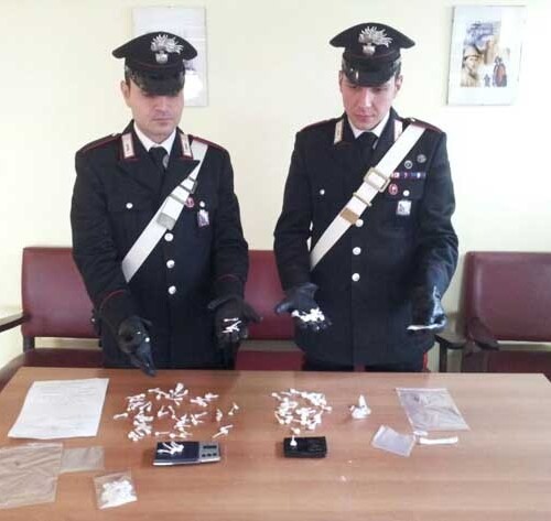 Barletta: droga nascosta in casa, arrestata un’intera famiglia