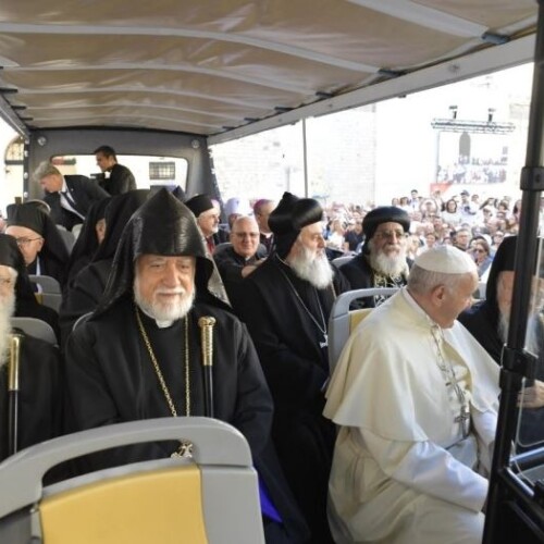 Bari, 70mila fedeli assistono alla preghiera di Papa Francesco