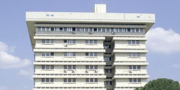 Bimbo cade dalle scale a Taranto, parenti devastano l’ospedale ‘Moscati’