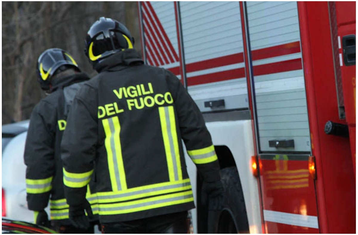 Bisceglie, crolla abitazione: senzatetto salvato dai vigili del fuoco