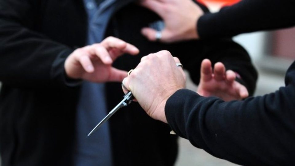 Brindisi, 16enne accoltella compagno di scuola dopo un litigio in classe