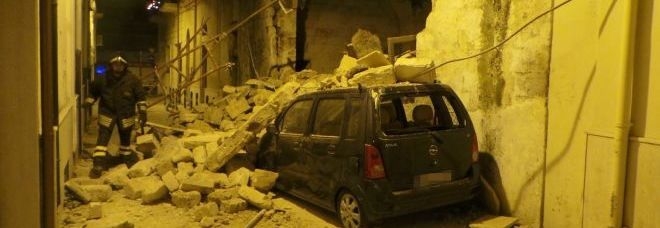 Brindisi: crolla il muro di una palazzina nel centro storico, nessun ferito